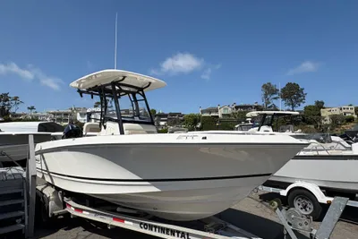 Boston Whaler 230 Outrage