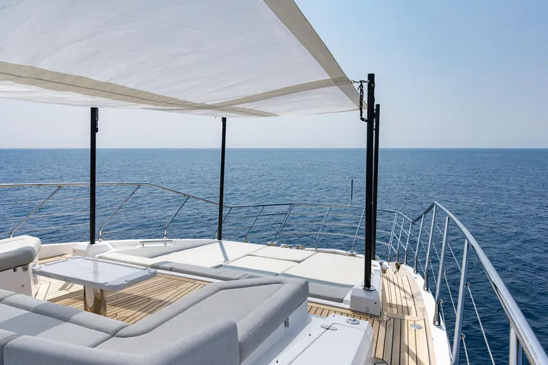 Chillin' Yacht Photos Pics Luxurious Azimut Grande 27 METRI yacht deck with ocean view, 2020 model.