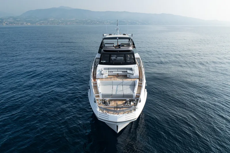 Chillin' Yacht Photos Pics Azimut Grande 27 METRI yacht cruising on open sea, 2020 model.