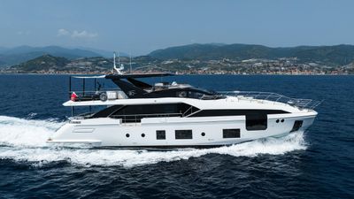 Yacht
