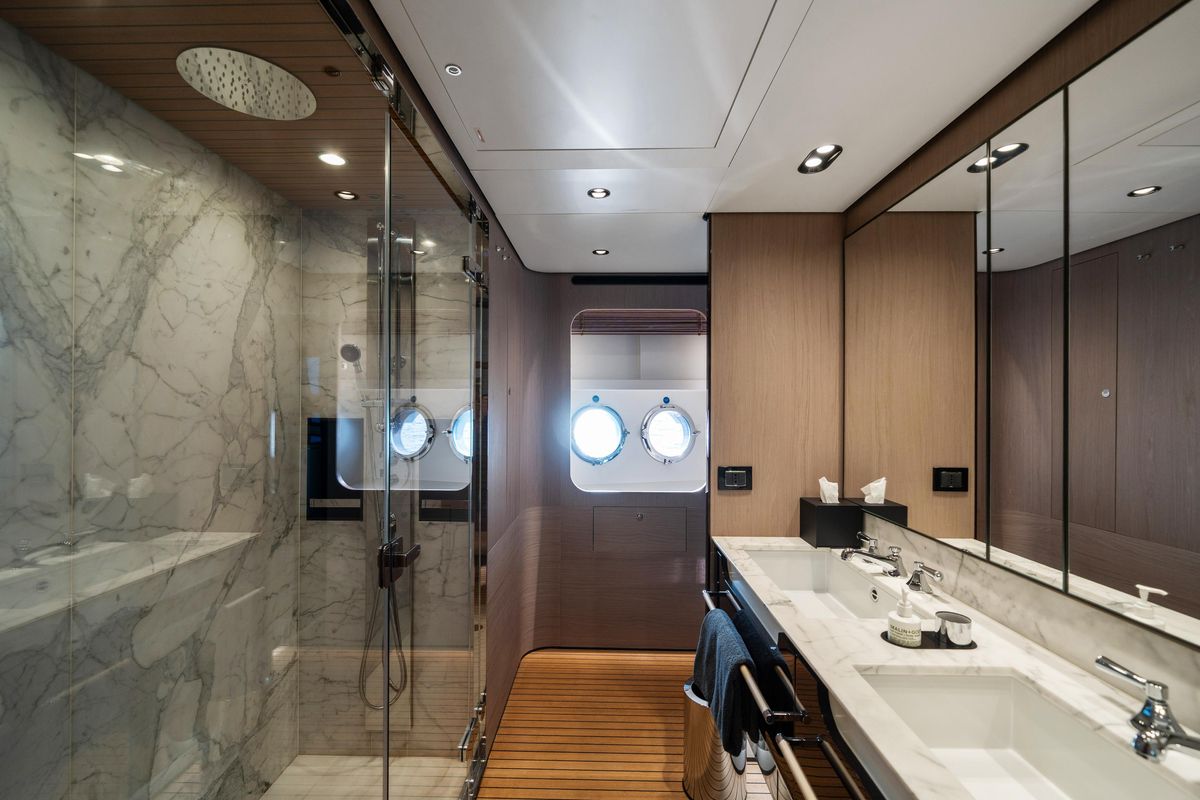 2020 Azimut 87 