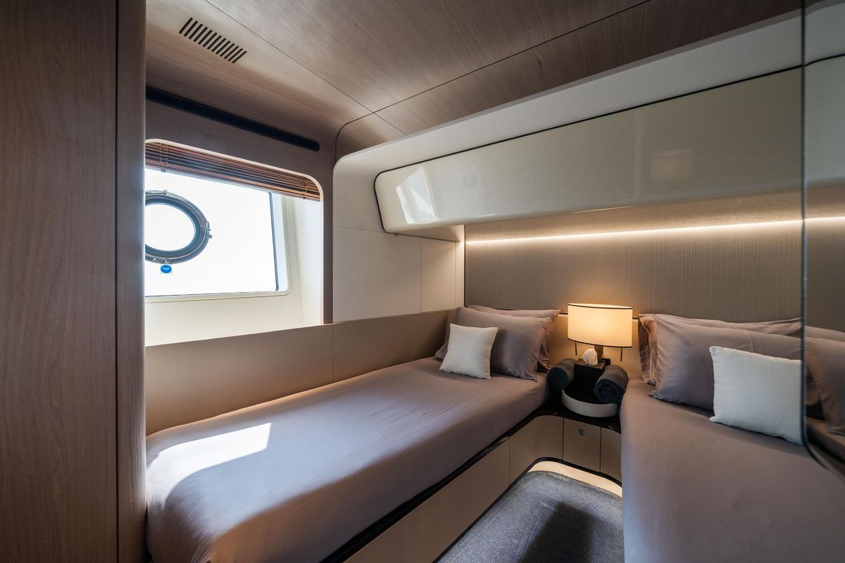 2020 Azimut 87 