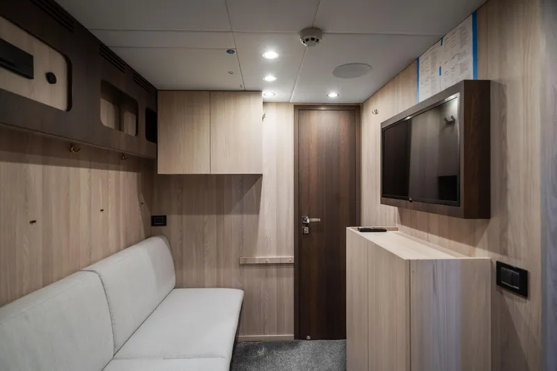 Chillin' Yacht Photos Pics 