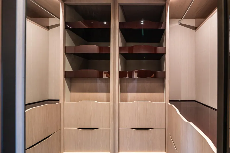 Chillin' Yacht Photos Pics 