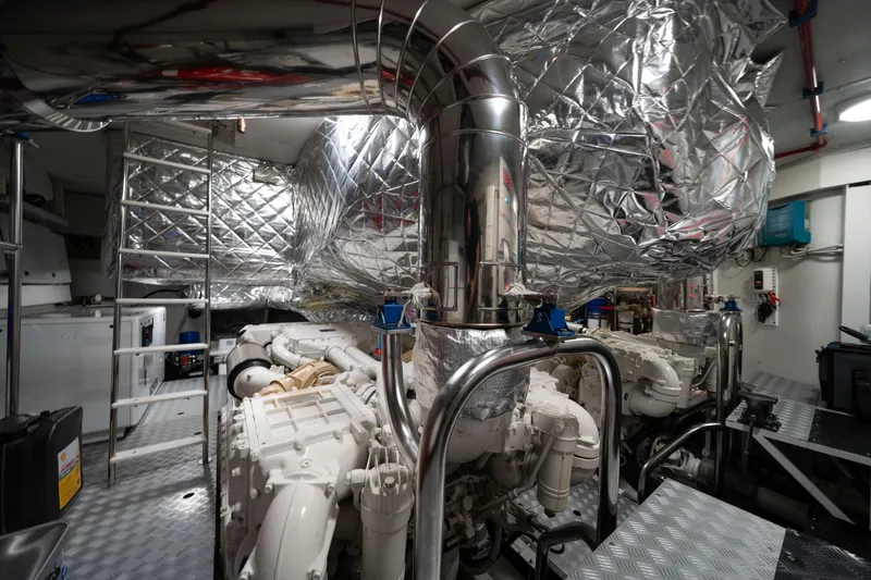 Chillin' Yacht Photos Pics 