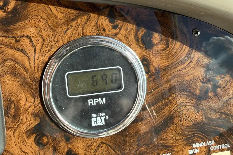  Yacht Photos Pics RPM gauge on 1999 Sea Ray 410 Express Cruiser dashboard, displaying 690 RPM.