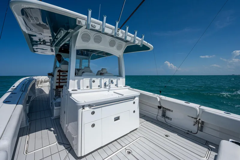 Tingum Yacht Photos Pics 2021 HCB 42 Lujo boat deck with ocean view.