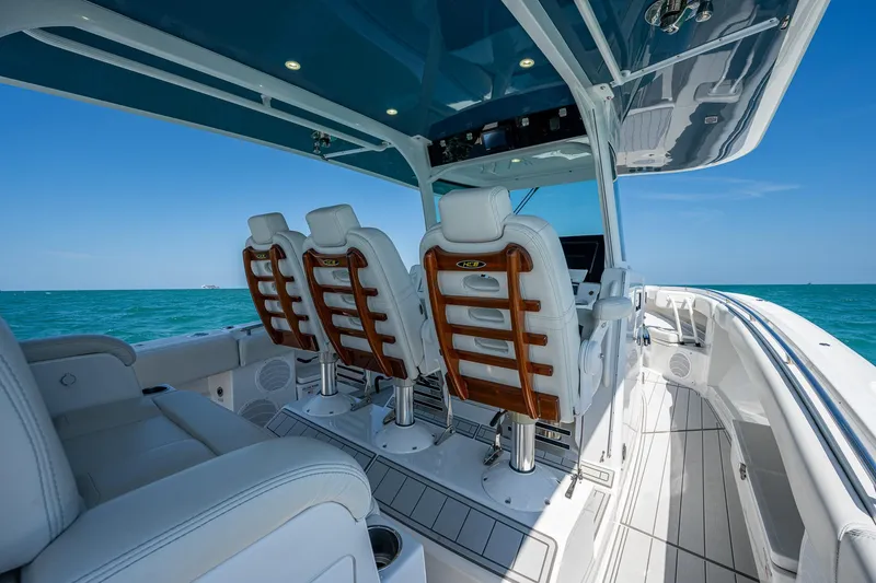 Tingum Yacht Photos Pics 2021 HCB 42 Lujo luxury boat interior with white seating and ocean view.