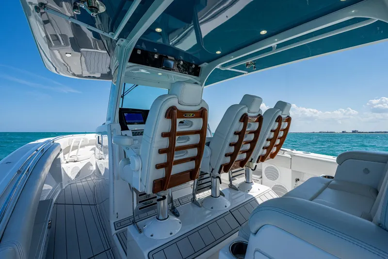 Tingum Yacht Photos Pics 2021 HCB 42 Lujo boat interior with luxurious seating and ocean view.