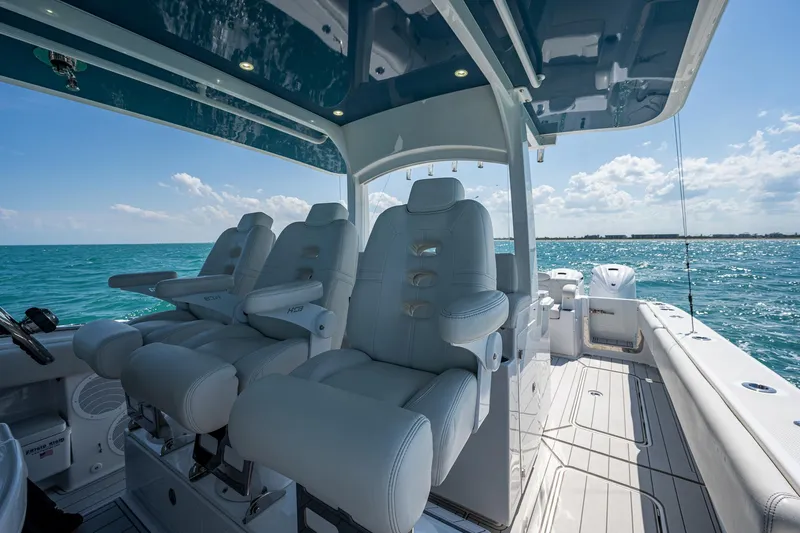 Tingum Yacht Photos Pics 2021 HCB 42 Lujo boat interior with luxurious seating on open water.