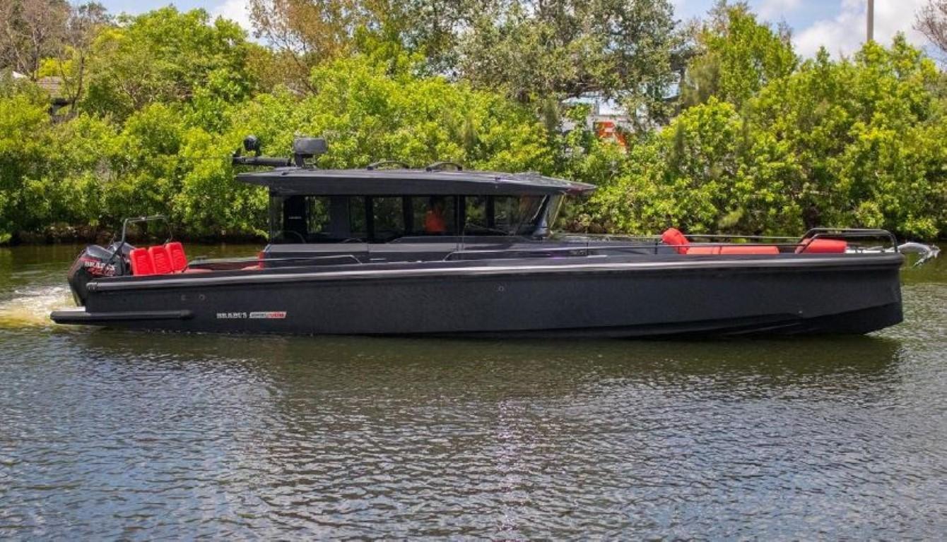 2021 Axopar Brabus Shadow 900 BO Midterkonsol til salg- YachtWorld