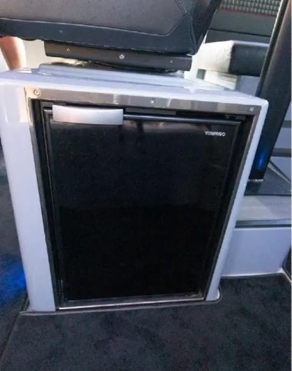  Yacht Photos Pics Mini fridge on the 2021 BRABUS Brabus Shadow 900 BO boat.