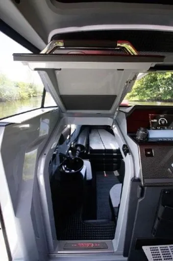  Yacht Photos Pics Interior of 2021 BRABUS Brabus Shadow 900 BO luxury boat cabin.