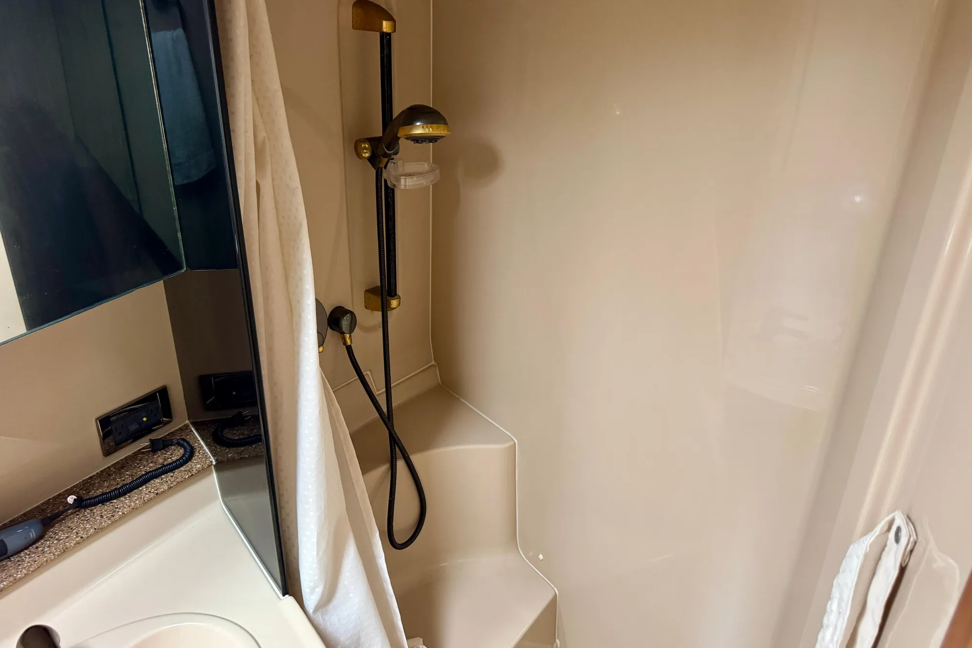 Bathroom interior of 2001 Cruisers Yachts 3470 Express with shower and sink.
