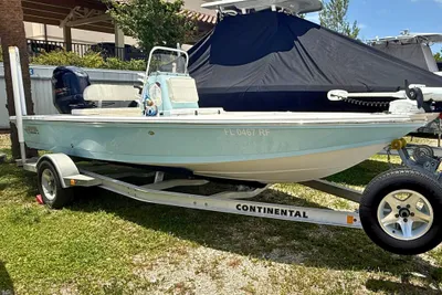 Hewes Redfisher 18
