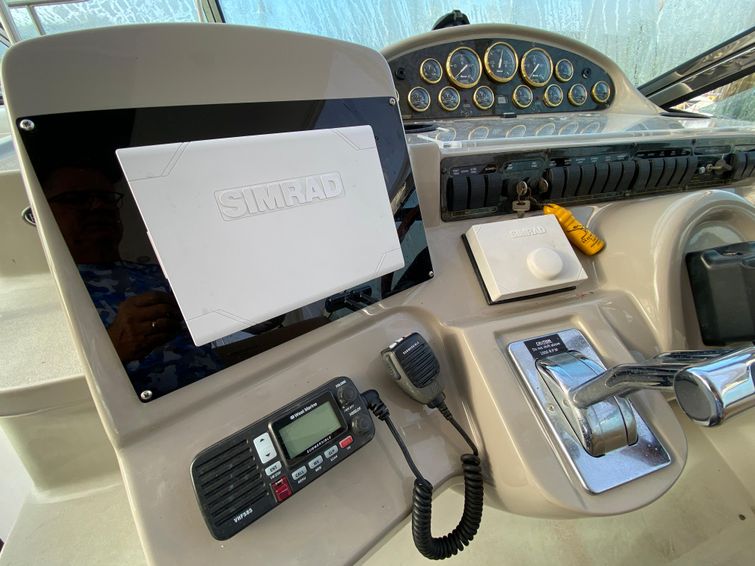 2002-44-cruisers-yachts-4270-express