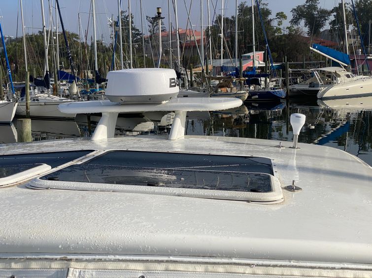 2002-44-cruisers-yachts-4270-express