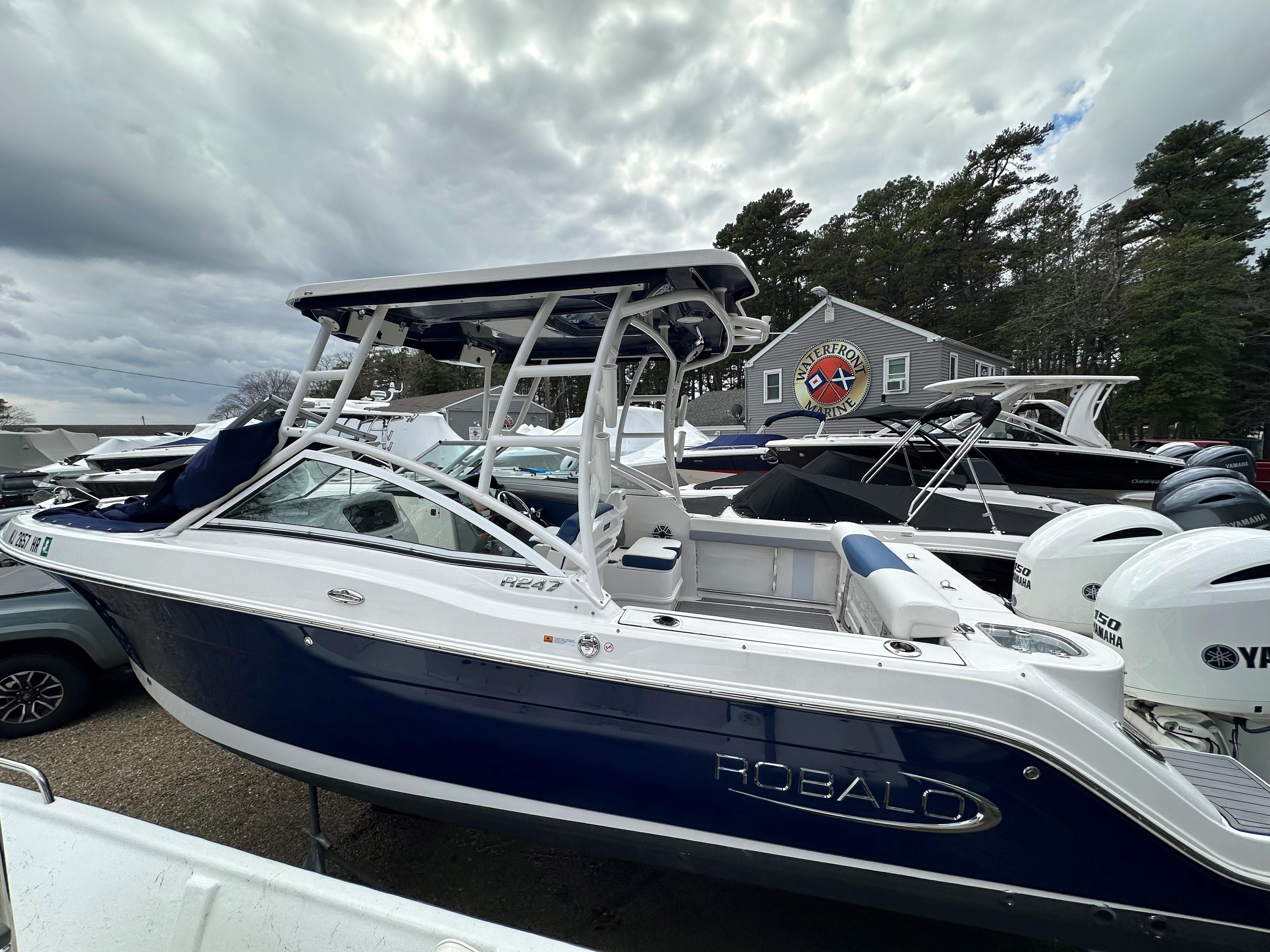 2022 Robalo R247 Dual Console Dual Console for sale - YachtWorld