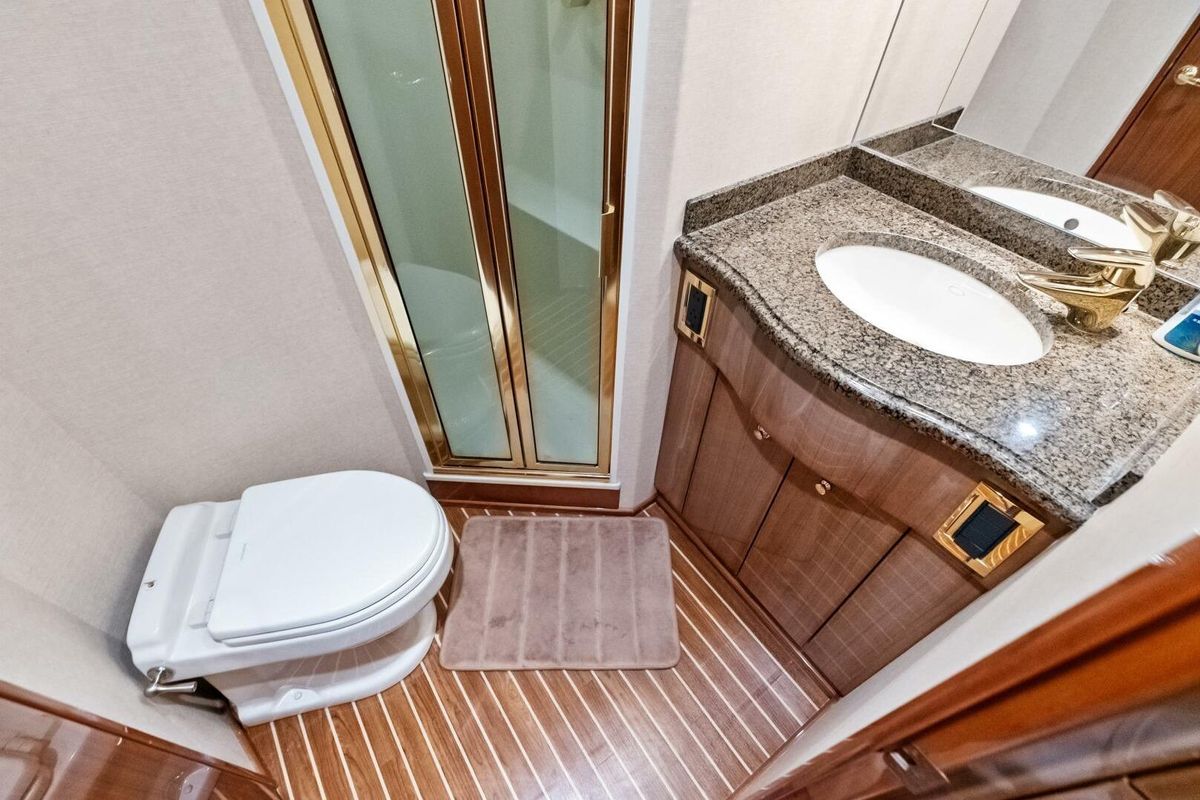 2006 Viking 68 