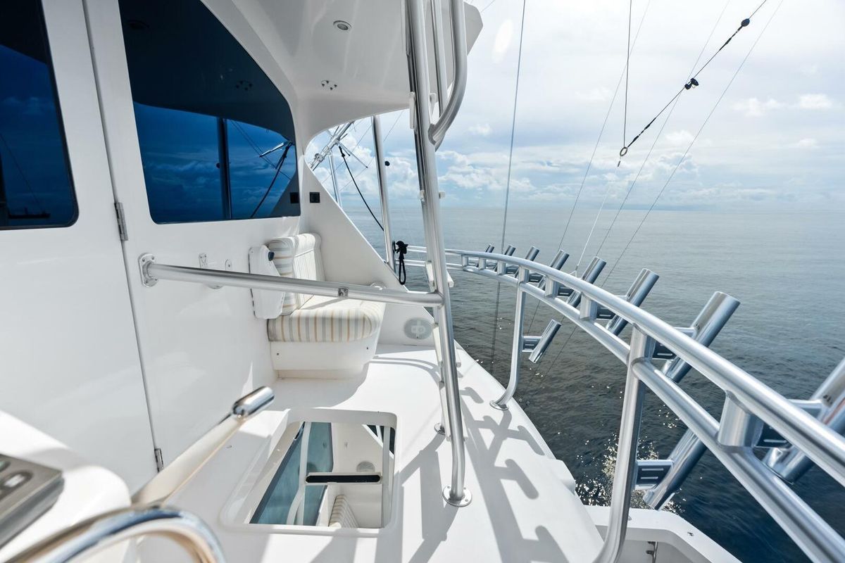2006 Viking 68 