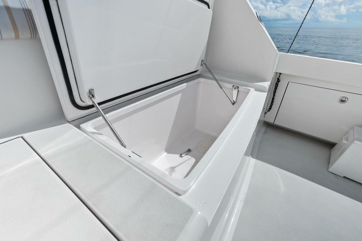 2006 Viking 68 