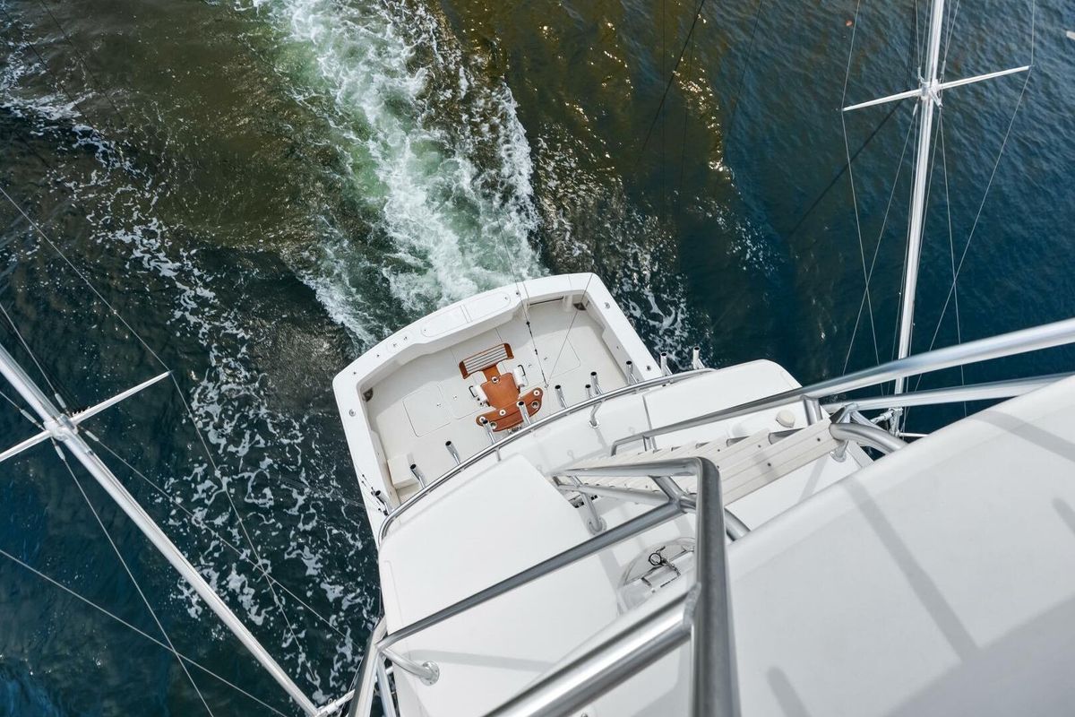 2006 Viking 68 