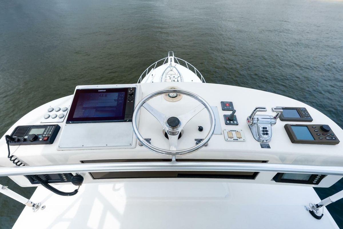 2006 Viking 68 