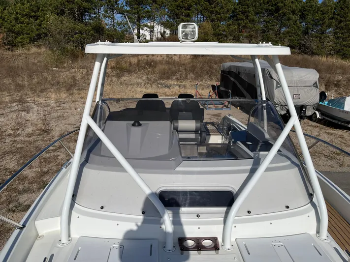  Yacht Photos Pics 2019 Jeanneau Leader 9.0 WA boat with open deck and seating, parked on land.