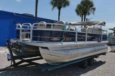 Sun Tracker Bass Buggy 18 DLX