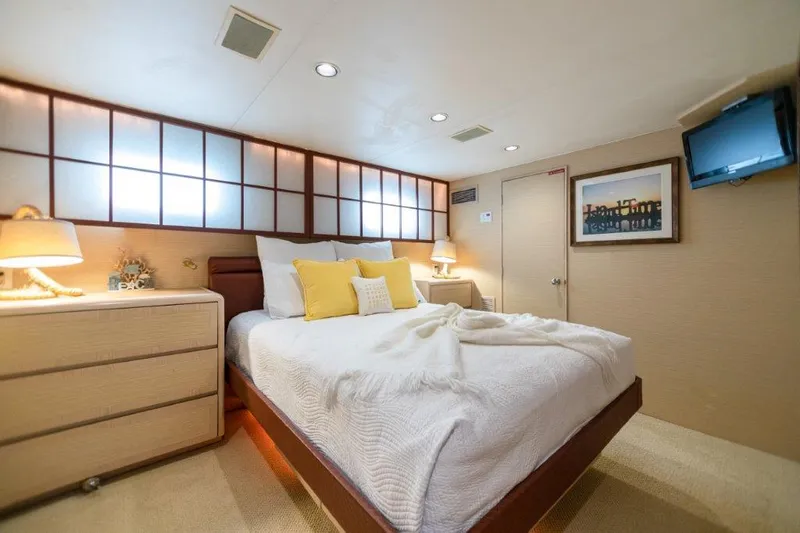 Island Time Yacht Photos Pics 