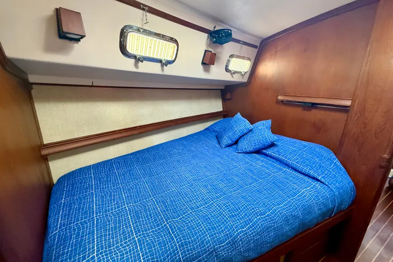 Blue Skies Yacht Photos Pics Cozy cabin interior of 1995 Island Packet 40 sailboat with blue bedding.