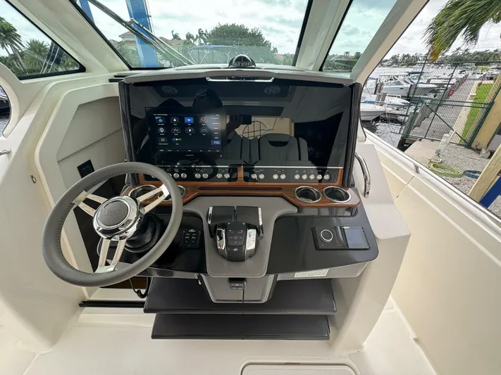  Yacht Photos Pics 2022 34' Tiara LS