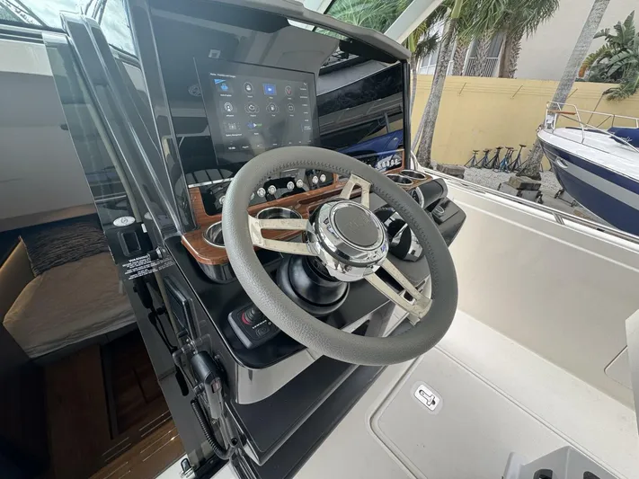  Yacht Photos Pics 2022 34' Tiara LS