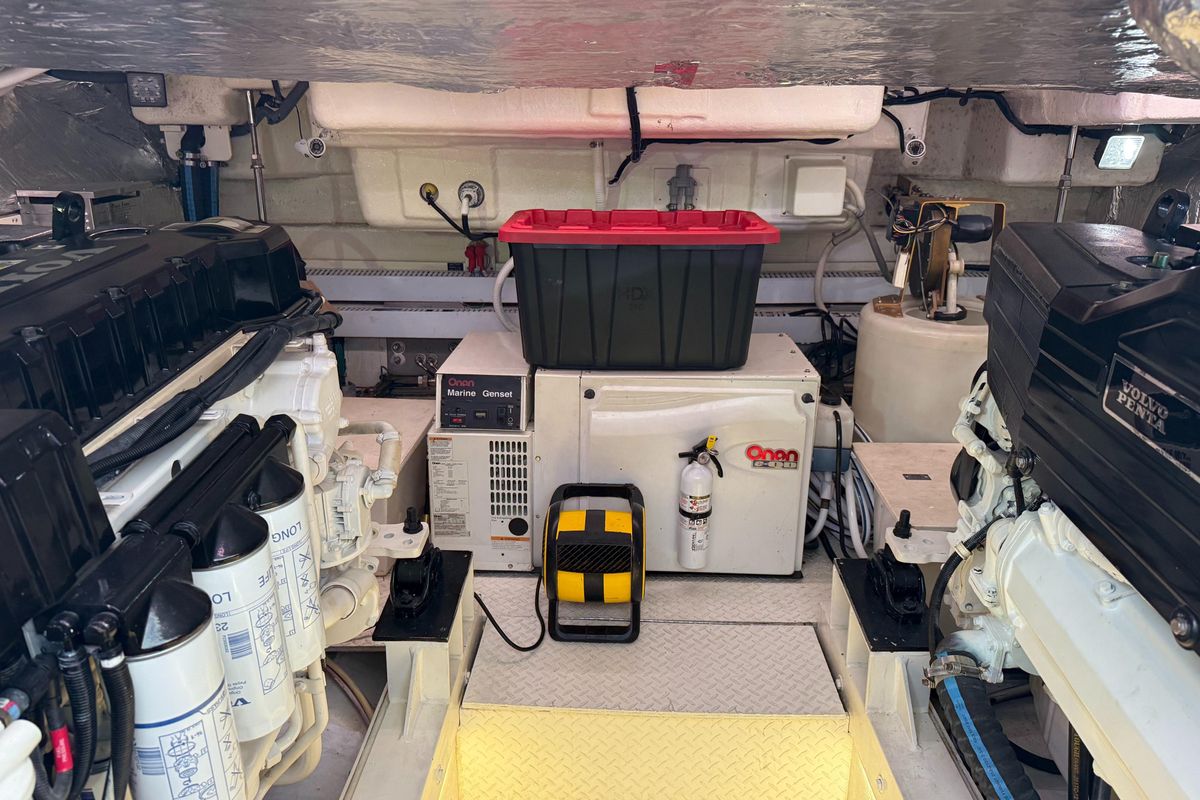 2007 Cruisers Yachts 56 