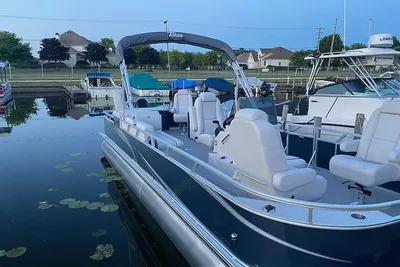 Tahoe GT 2585 CCF Tritoon