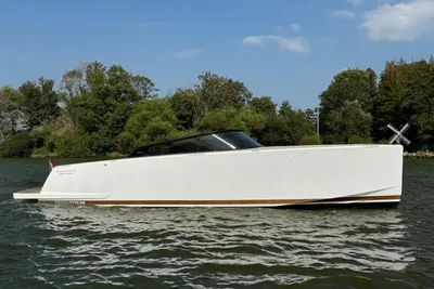 2024 VanDutch 32 - Diesel
