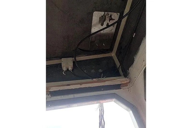  Yacht Photos Pics Interior view of a 2016 Mützelfeldtwerft Offshore Fast Crew Taxi Catamaran ceiling.