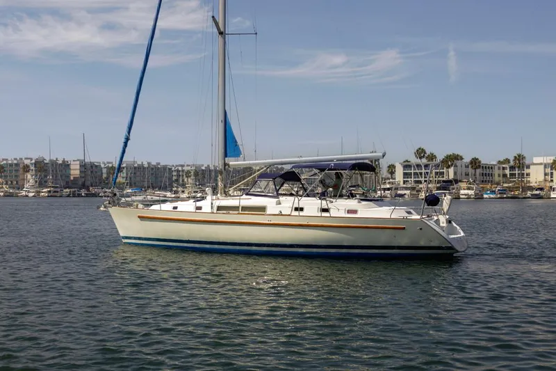 Islander Yacht Photos Pics 