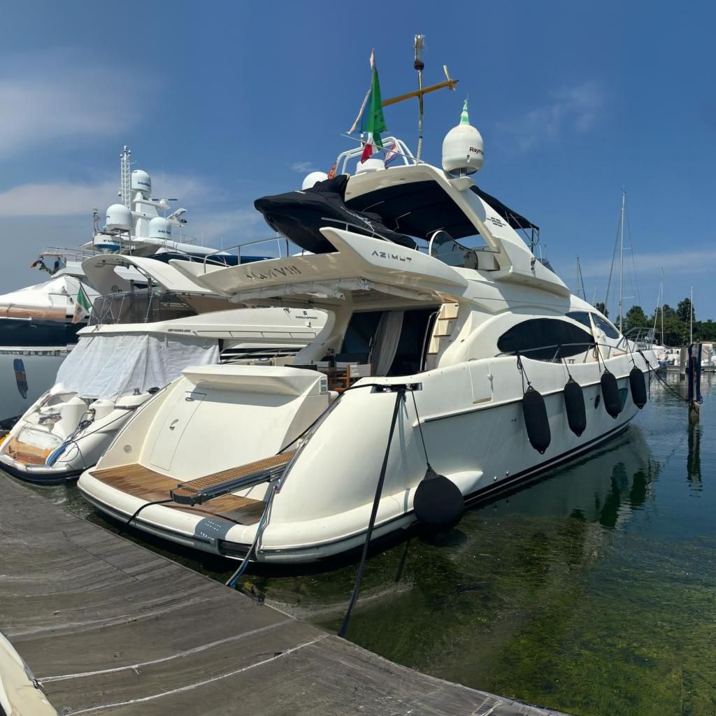 2008 Azimut 69 