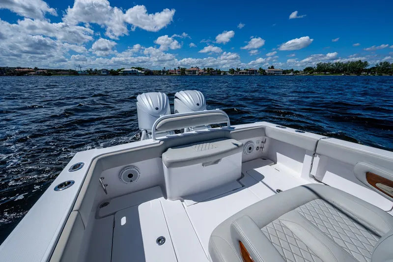  Yacht Photos Pics 2022 Jupiter 32 boat on water, featuring dual engines and luxurious seating under a clear blue sky.