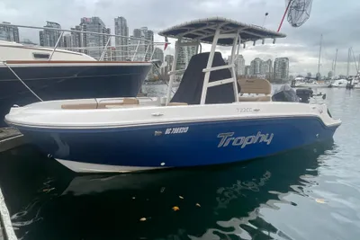 Trophy T22CC