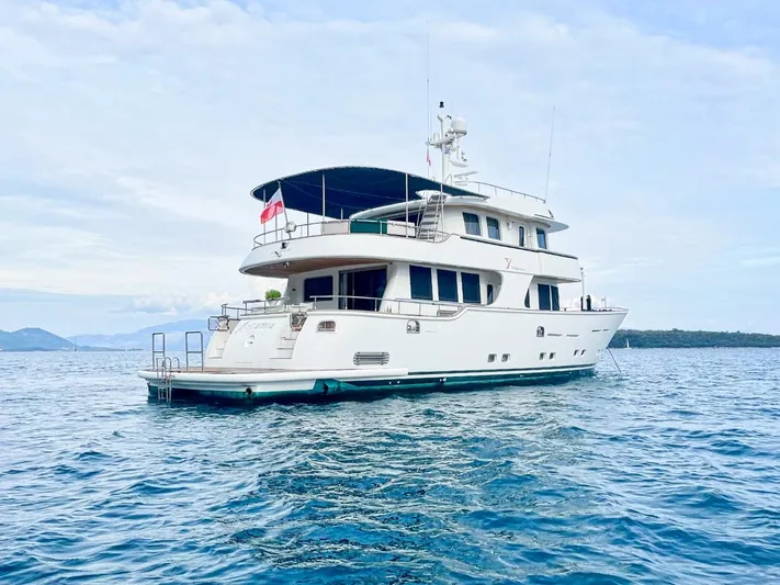 Annamia Yacht Photos Pics Terranova Yachts T85, 2007 model, cruising on calm blue waters under a clear sky.