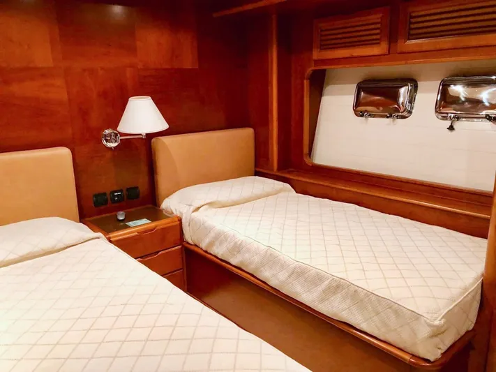 Annamia Yacht Photos Pics Twin cabin with wooden interior on 2007 Terranova Yachts T85.