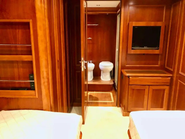 Annamia Yacht Photos Pics Luxurious wooden interior of 2007 Terranova Yachts T85, featuring a cozy cabin and bathroom.