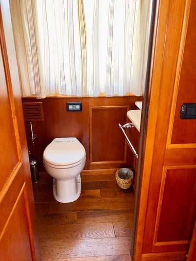 Annamia Yacht Photos Pics Luxurious wooden bathroom interior on 2007 Terranova Yachts T85.