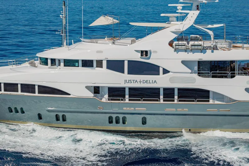 Justa Delia Yacht Photos Pics Benetti 145 Justa Delia - Profile