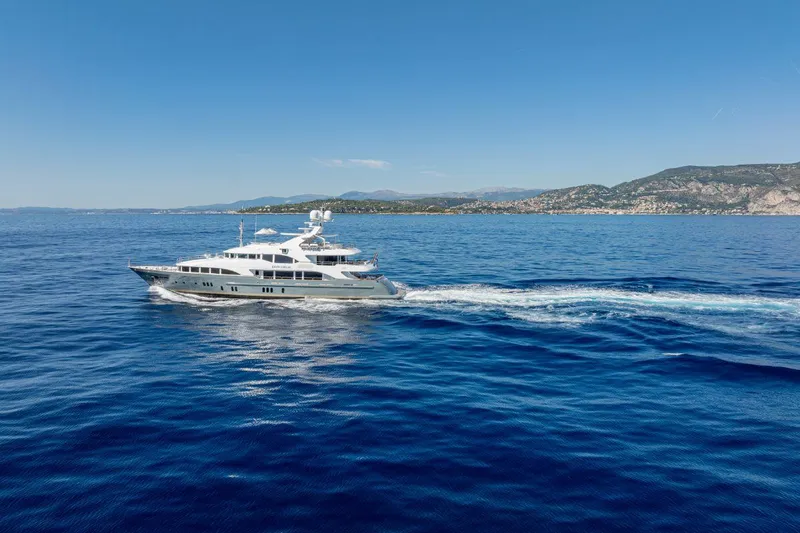 Justa Delia Yacht Photos Pics Benetti 145 Justa Delia - Profile