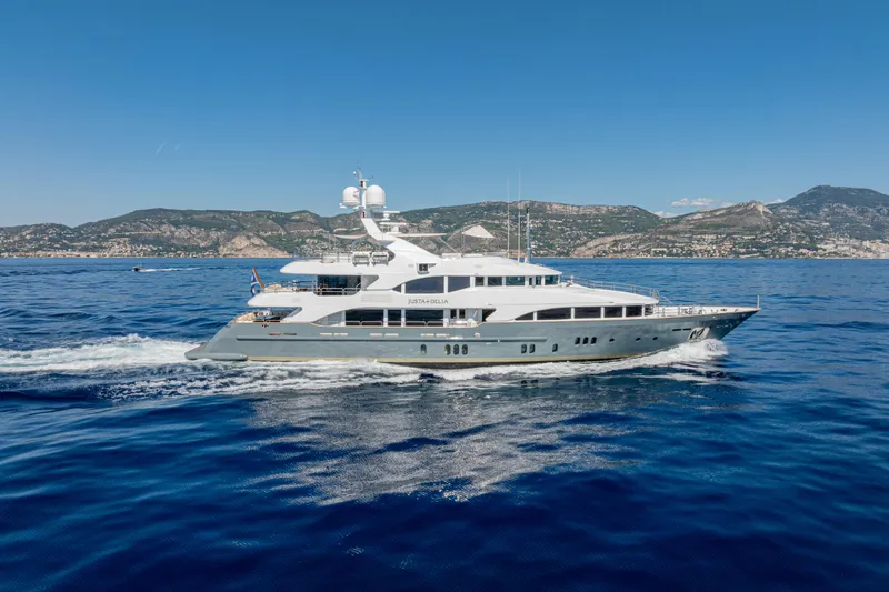 Justa Delia Yacht Photos Pics Benetti 145 Justa Delia - Profile