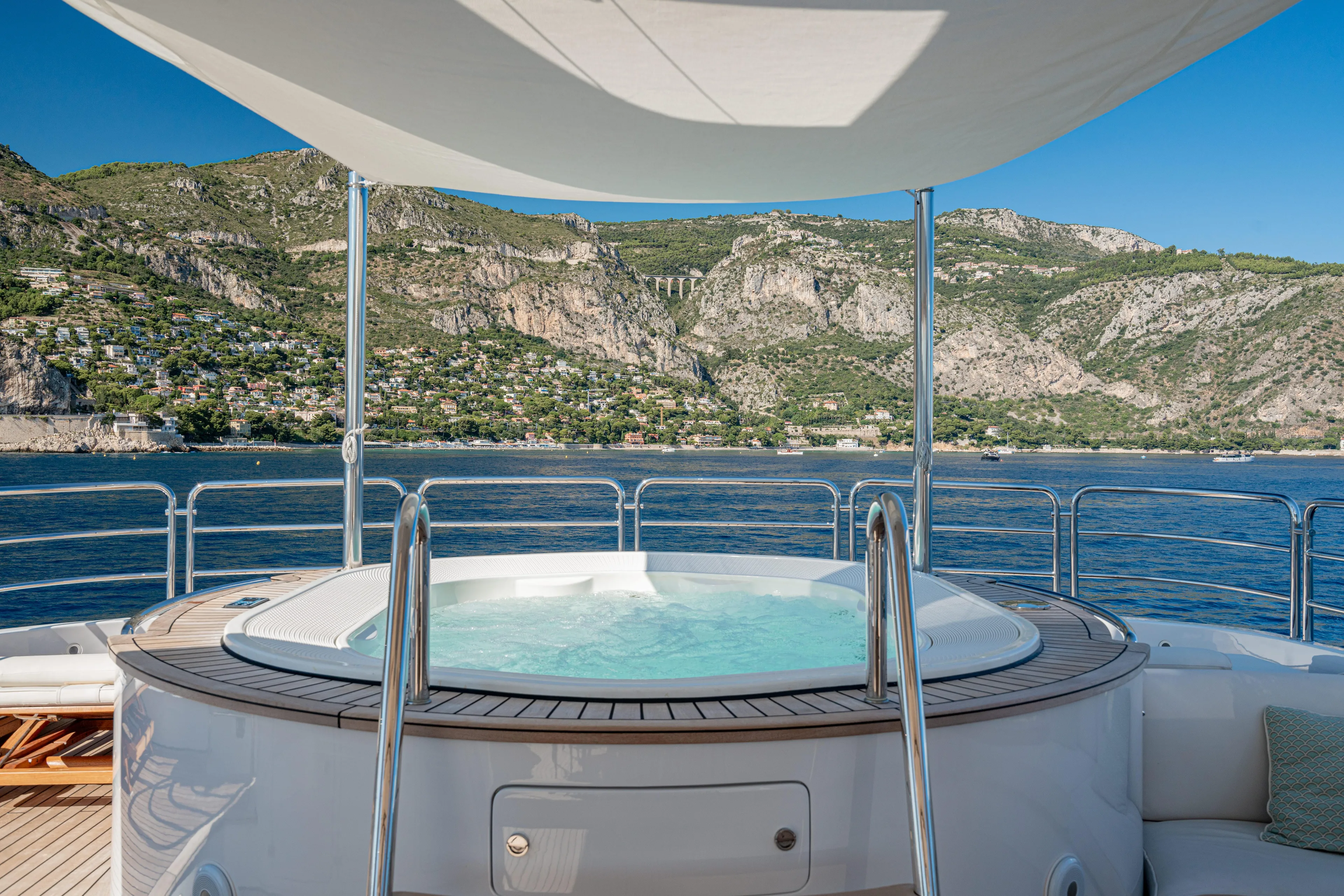 Justa Delia Yacht Photos Pics Benetti 145 Justa Delia - Jacuzzi
