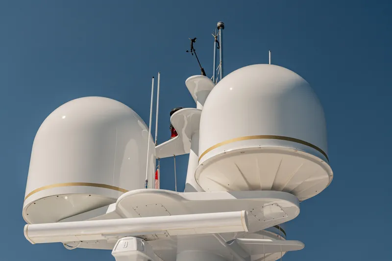 Justa Delia Yacht Photos Pics Benetti 145 Justa Delia - Navigation